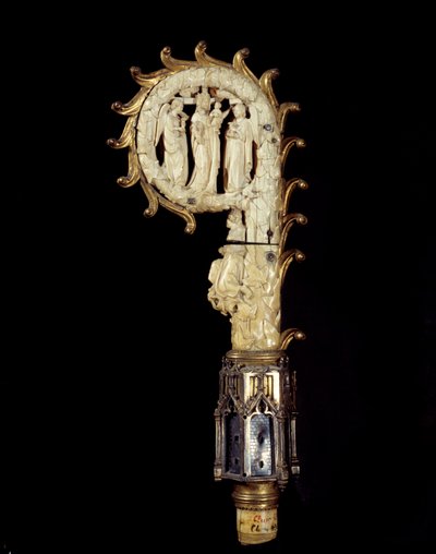 Bisschopsstaf in koper, goud en ivoor met de Maagd tussen twee engelen. Rond 1300 door Unknown artist