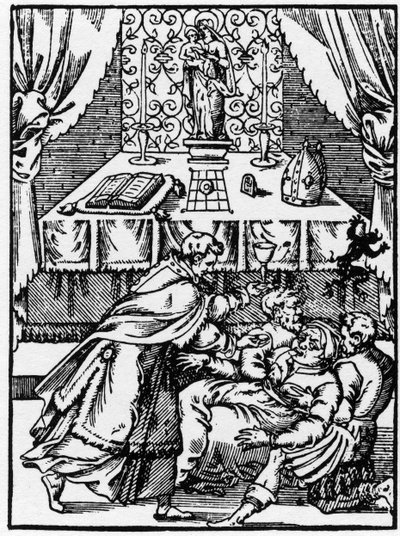Exorcisme: een demon verlaat het lichaam van een bezeten heks terwijl een priester hem de Communie aanbiedt - Gravure uit 