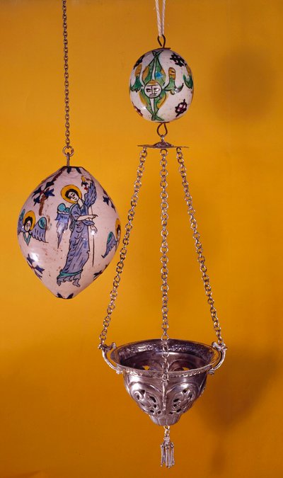 Oosterse kunst: polychrome faience ballen met engelen door Unknown artist