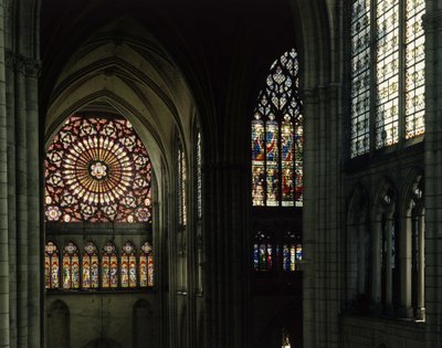 Glas-in-loodramen en rozet van de kathedraal van Troyes door Unknown artist