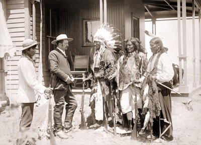 Drie Cheyenne in ceremoniële kleding en met geweren begroeten een blanke vergezeld door een tolk door Unknown artist