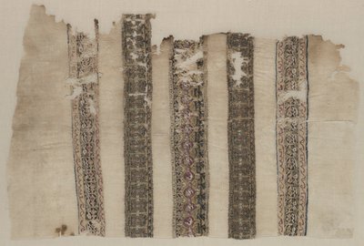 Fragment samengesteld uit delen van drie textielstukken van Tiraz-stijl door Unknown artist
