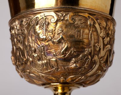 Metaalsmeedkunst. Kelk. Geschenk van kanunnik A. Le Vaillant de la Bassarderie, deken van het kathedraalkapittel 1726 tot 1758. 18e eeuw (detail) door Unknown artist