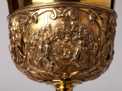 Metaalsmeedwerk. Kelk. Geschenk van kanunnik A. Le Vaillant de la Bassarderie, deken van het kathedraalkapittel 1726 tot 1758. 18e eeuw. Detail. door Unknown artist