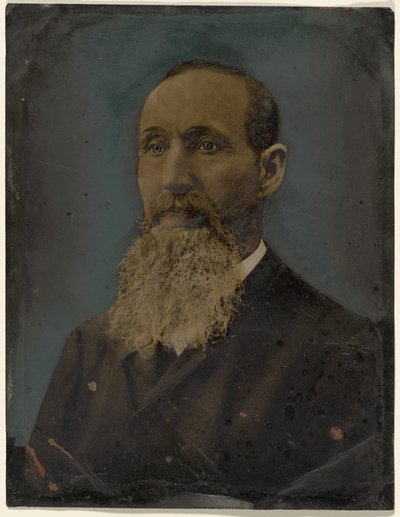 [Portret van bebaarde man]. door Unknown artist