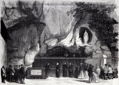 Zicht op de grot van Lourdes in de Hoge Pyreneeën waar de Maagd verscheen aan Bernadette Soubirous (1844-1879) in 1858, huidige bedevaartplaats. Gravure uit de 19e eeuw. door Unknown artist