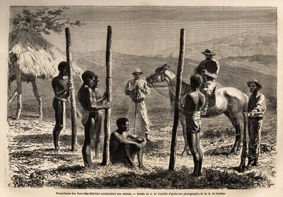 Arbeiders uit de Nieuwe Hebriden (of sinds 1980, de Republiek Vanuatu, een Melanesische archipel in het noorden van Nieuw-Caledonië), bouwen een huis, die de auteur ontmoet tijdens een paardrijtocht. Gravure ter illustratie van de reis naar Nieuw-Caledonië door Unknown artist