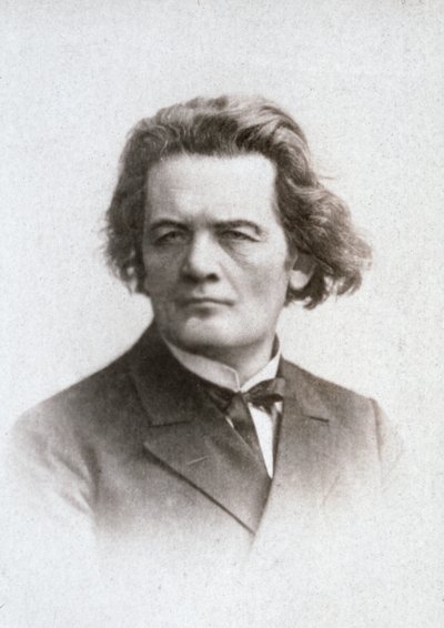 Halflang portret van de beroemde Russische pianist en componist Anton Grigorevic Rubinstein door Unknown photographer