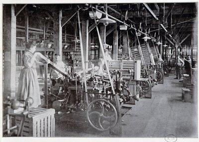 Fabricage van verpakkingen in de Van Houten chocoladefabriek - fotografie, late 19e eeuw door Unknown photographer