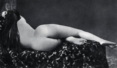 Naakte vrouw liggend rond 1860 Anonieme fotografie door Unknown photographer