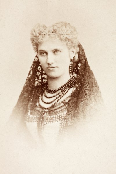 Portret van Christine Nilsson in kostuum door Unknown photographer