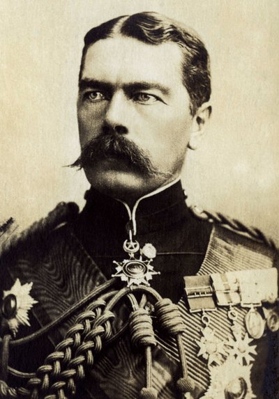 Portret van Lord Kitchener van Khartoem (1850-1916), Engelse militair door Unknown photographer