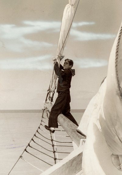 marine, de boog aanspannen door Unknown photographer