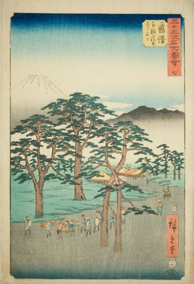 Fujisawa: Mount Fuji aan de linkerkant van het Nanki-dennenbos (Fujisawa, Nanki no Matsubara hidari no Fuji), nr. 7 uit de serie "Beroemde Zichten van de Drieënvijftig Stations (Gojusan tsugi meisho zue)," ook bekend als de Verticale Tokaido door Utagawa Hiroshige
