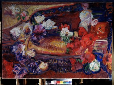 Stilleven met een decoratief kussen en bloemen door Vasily Ivanovich Denisov