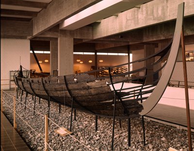 Vikingschip gevonden in de Roskilde fjord, Denemarken, ca. 1030 door Viking