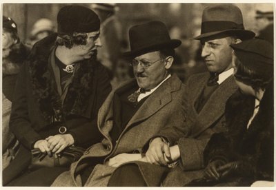 Een bank in de Bronx op zondag door Walker Evans