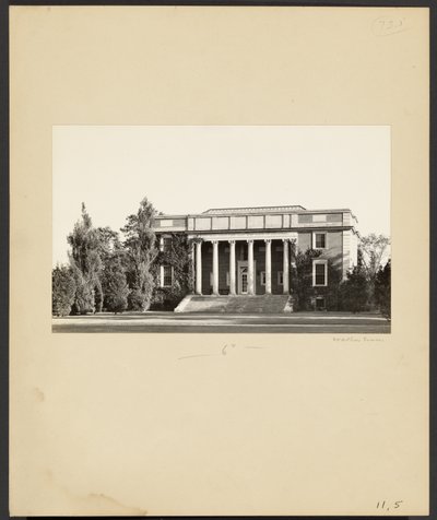 [Wheaton College: De Bibliotheek (1923)]. door Walker Evans