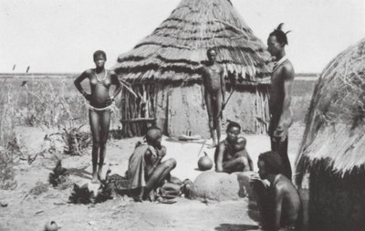 Negeridylle bij Abwong door Walter Mittelholzer