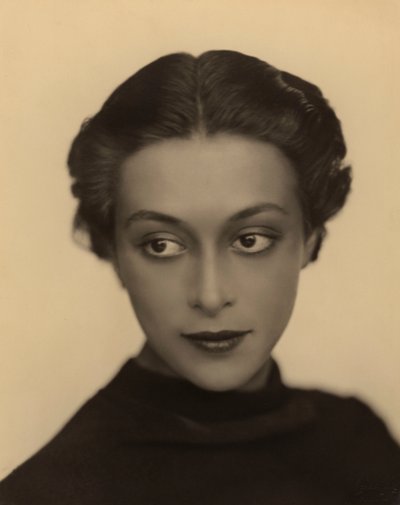 Portret van een jonge vrouw, Triëst, c.1928 (gelatinezilverdruk) door Wanda Wulz