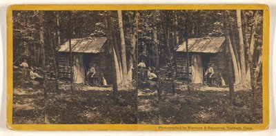 [Familie poseert voor hun blokhut in het bos]. door Whitney and Beckwith