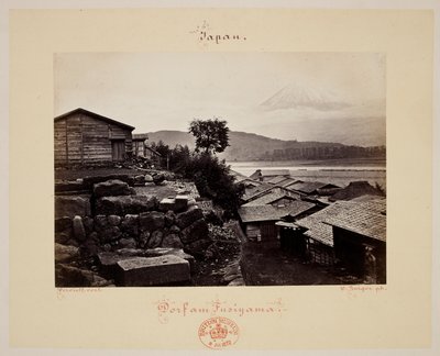 Fusiyama. Huis en de berg Fuji op de achtergrond. door Wilhelm J. Burger