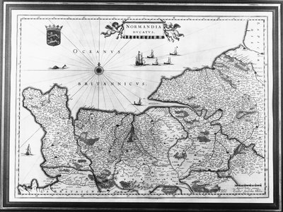 Kaart van Normandië na een illustratie uit Theatrum Orbis Terrarum sive Atlas Novus door Willem en Joan Blaeu, plaat die Normandia Ducatus vertegenwoordigt door Willem Blaeu