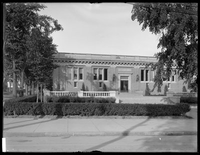 Elmhurst-filiaal van de Queens Borough Openbare Bibliotheek; Een Carnegie-bibliotheek, c.1910 door William Davis Hassler