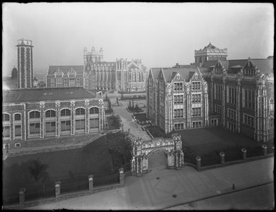 Hoog uitzicht op de campus van het City College van New York, New York City, 16 juli 1914 door William Davis Hassler