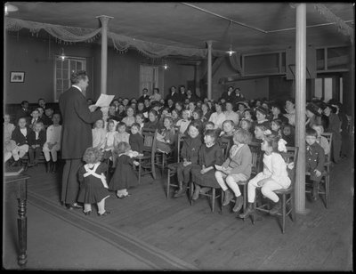 Zondagschoolklas in de Baptistenkerk op 235 E. 83rd Street, New York City, 27 februari 1916 door William Davis Hassler