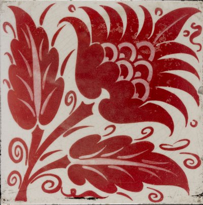 Tegel met gestileerde bloem met twee bladeren en ranken, 1882-1888 door William Frend De Morgan