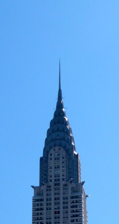Het Chrysler Building is een wolkenkrabber in art-decostijl in New York City, aan de oostkant van Manhattan. Voltooid in 1930. door William Van Alen