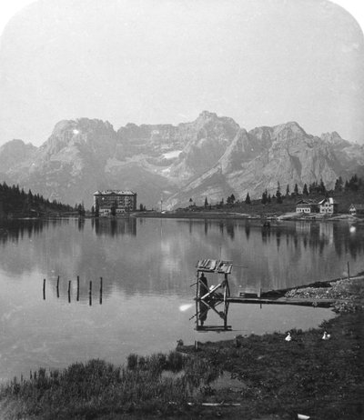 Misurina-meer, Sorapiss-pieken en de Dolomieten, Italië, ca. 1900 door Wurthle and Sons
