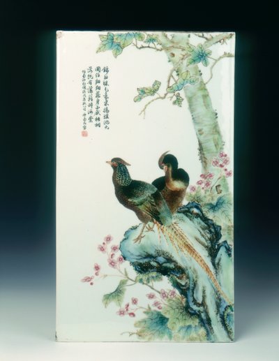 Famille rose porseleinen plaquette met fazanten, China door Xu Zhongnan