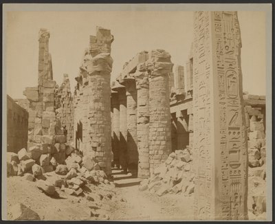 Karnak, Obelisk Thoetmes 1e en Zuilenhal [illeg] door Zangaki
