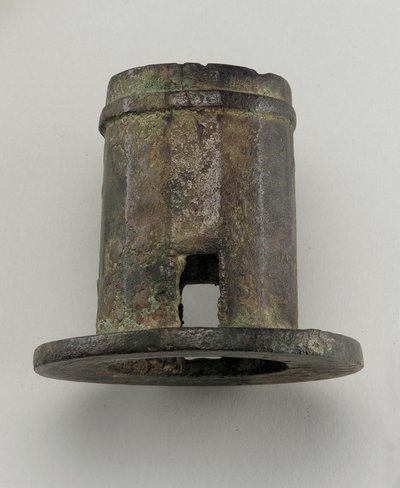 Wagenbeslag: Asdop door Zhou Dynasty Chinese School