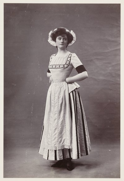 Edwardiaans portret, vrouw in 18e-eeuwse jurk door John Pardon