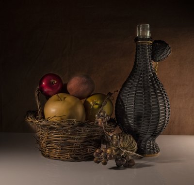 Rustiek fruit en fles door larryliu