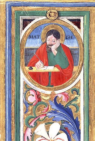 Ms 542 f.3v St. Matteüs schrijft het eerste evangelie uit een psalter geschreven door Don Appiano van de Kerk van de Badia Fiorentina, Florence door or di Giovanni Monte del Fora