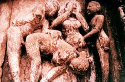 Erotisch beeldhouwwerk, hindoe-tempel, Khajuraho, India, 950 - 1050 door Unbekannt
