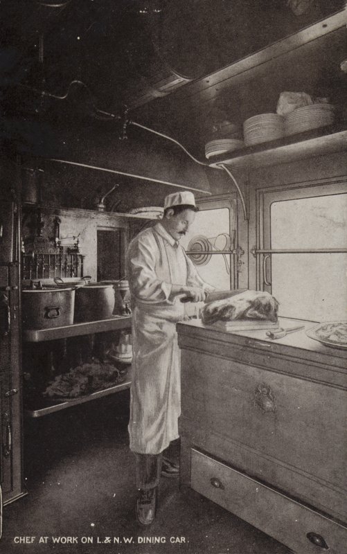 Chef aan het werk in L en NW Dining Car (zwart-wit foto) door (after) English photographer