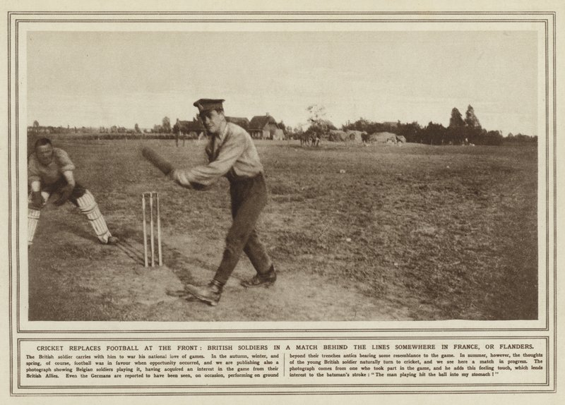 Cricket vervangt voetbal aan het front, Britse soldaten in een wedstrijd achter de linies ergens in Frankrijk of Vlaanderen door (after) English photographer