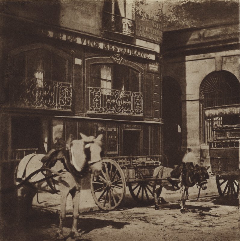 De ingang van restaurant Laperouse, quai des Grands-Augustins door (after) French Photographer