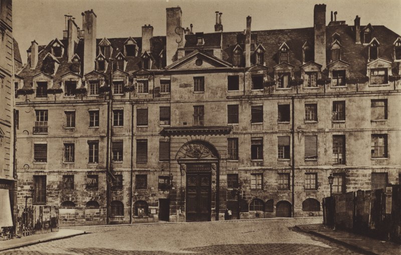 De hoofdingang van het Lycee Louis-le-Grand in 1887 door (after) French Photographer