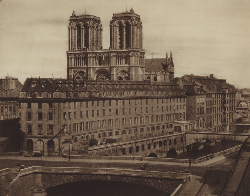 Notre-Dame verborgen door het oude Hotel-Dieu door (after) French Photographer