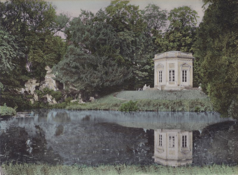 Park van het Petit Trianon, Muziekpaviljoen door (after) French Photographer