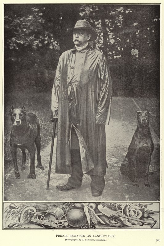 Prins Bismarck als landeigenaar door (after) German photographer