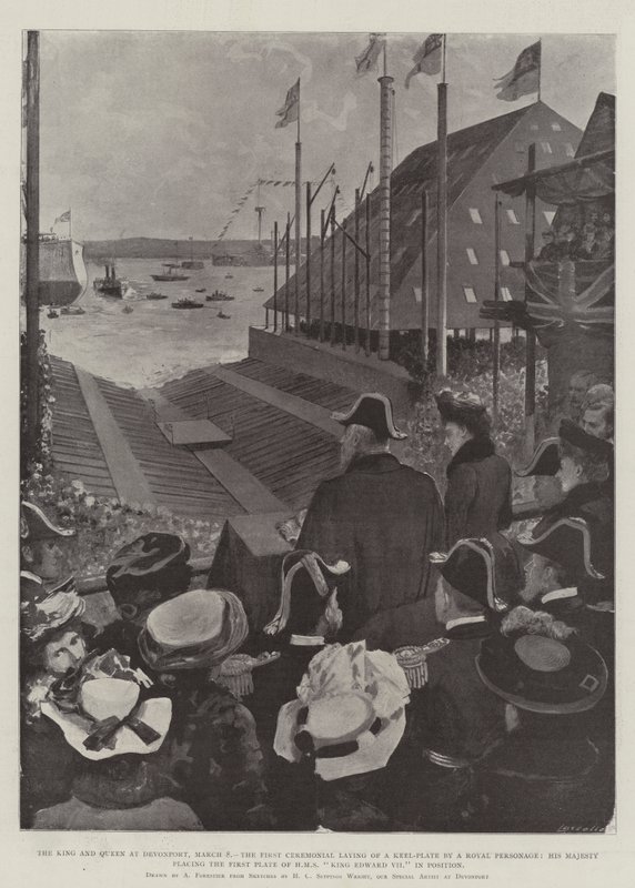 De koning en koningin in Devonport, 8 maart, de eerste ceremoniële kiellegging door een koninklijk persoon, Zijne Majesteit plaatst de eerste plaat van HMS King Edward VII in positie door Amedee Forestier