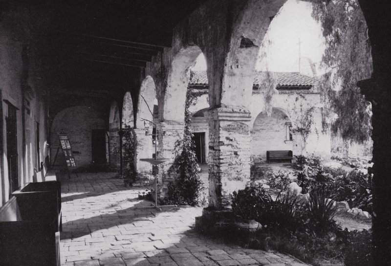 Californië: Mission San Juan Capistrano, gesticht in 1776, ten zuiden van Los Angeles door American Photographer (after)