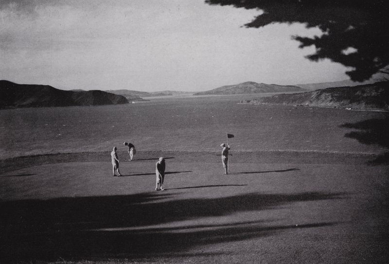 Californië: San Francisco, Lincoln Park, met uitzicht op de Golden Gate, de oceaan en de stad door American Photographer (after)